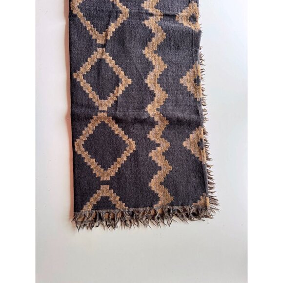 Aritzia WILFRED Scandi Diamond Mosaic Wool Fringed Rectangle Blanket Scarf - Picture 3 of 11